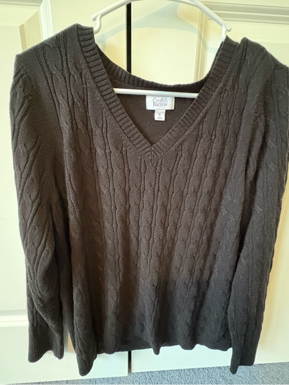 XL Croft & Barrow Women’s V-Neck Cable Knit Sweater - Black